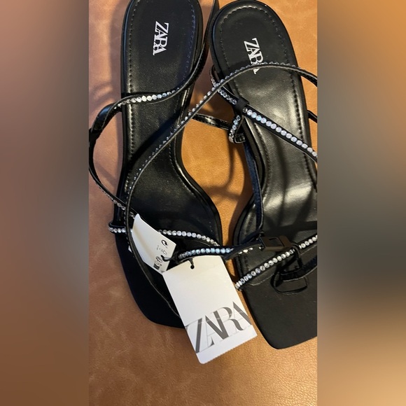 NWT ZARA 🎄Holiday RHINESTONE HEELED SIZE 7.5
🚨 FINAL PRICE NO ACCEPT OFFERS - Picture 8 of 9